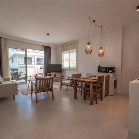 Gizz Hotel apartamentowy 4*